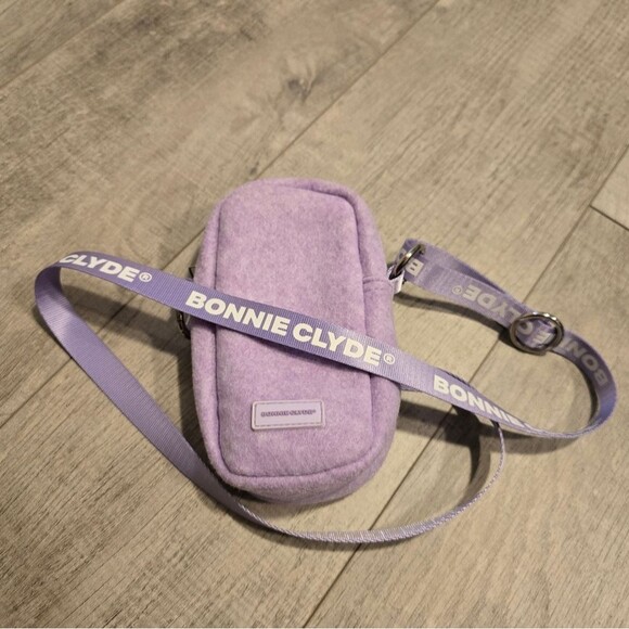 Bonnie Clyde Lavender Zip Top Small Crossbody Bag with Adjustable Strap NWOT - Picture 4 of 11
